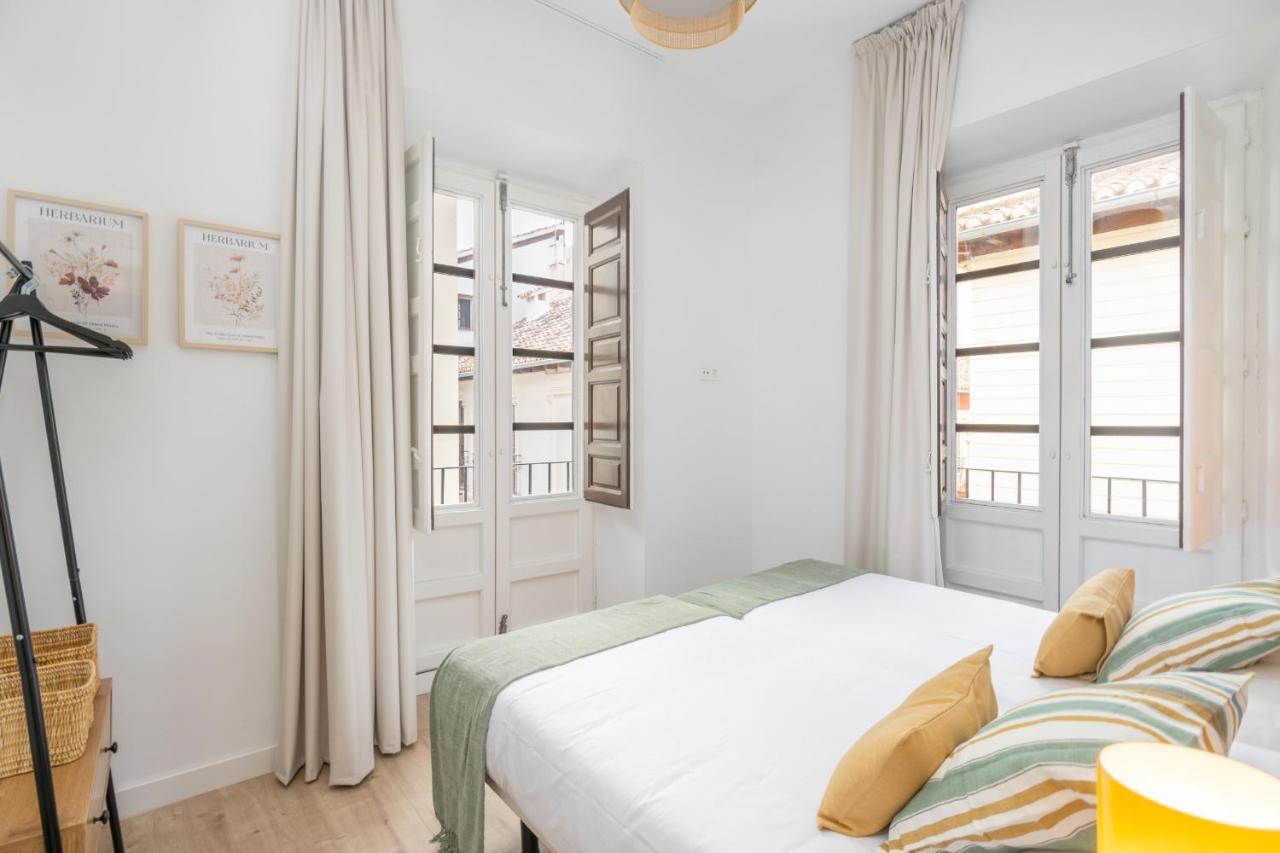 Apartamentos Luna Suites Palacio Dorita Granada Esterno foto